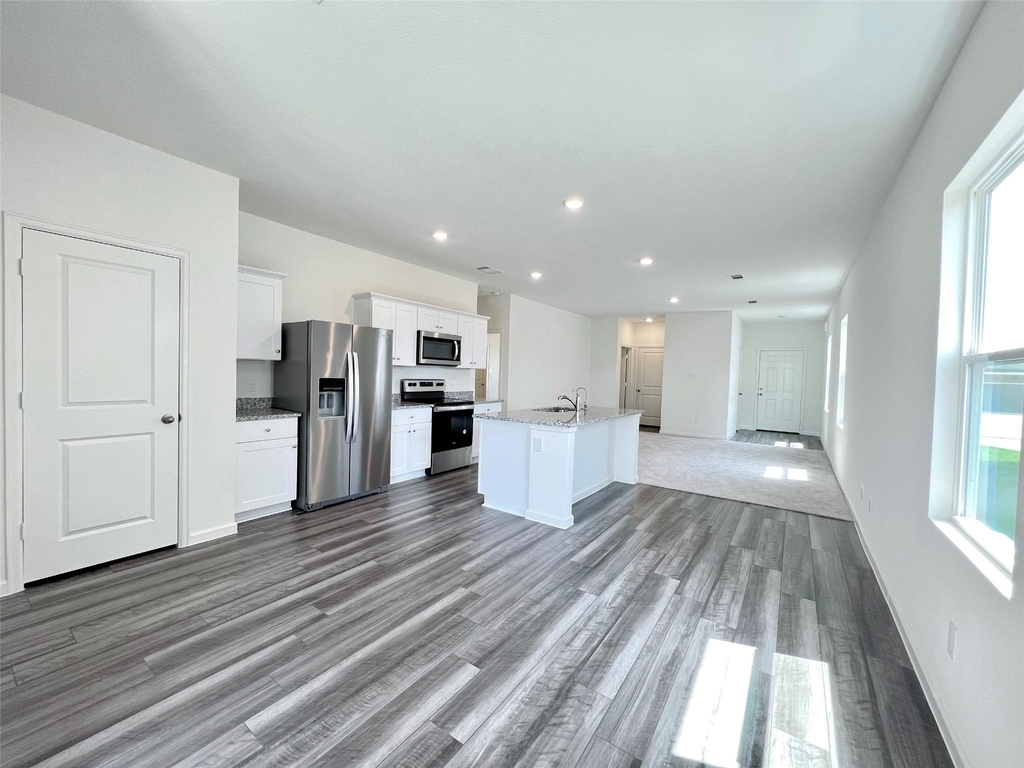 680 Amesbury Road - Photo 4