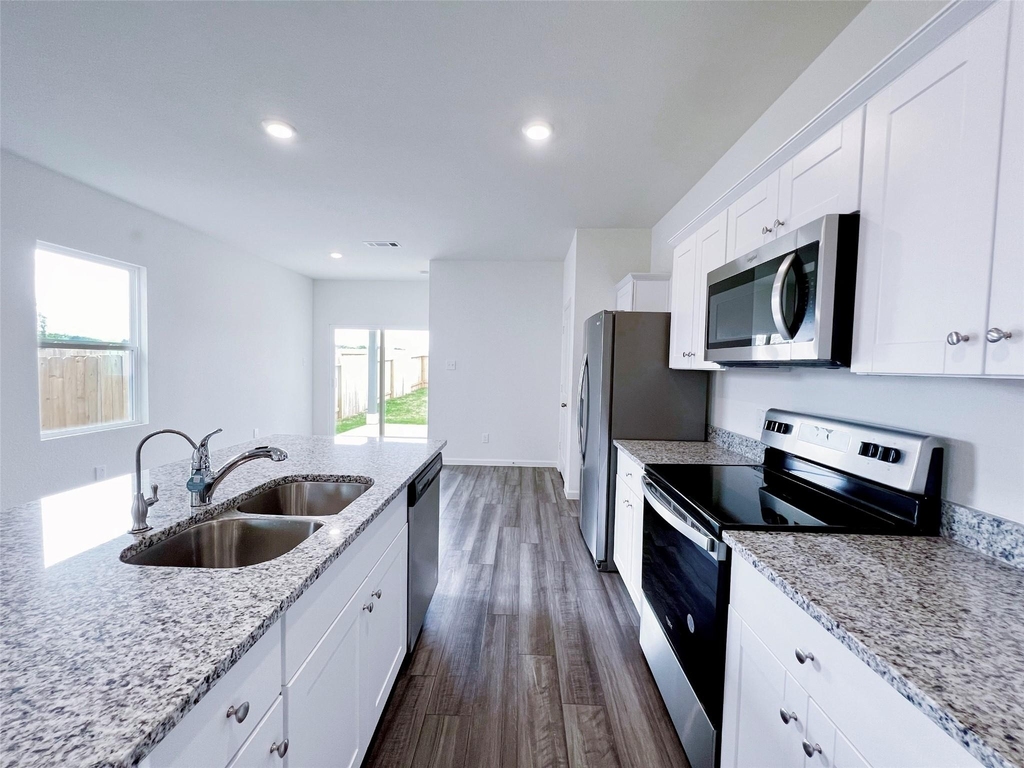 680 Amesbury Road - Photo 5
