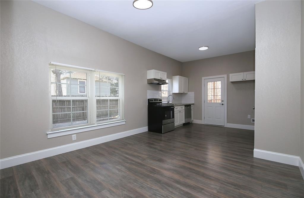 4445 Rusk - Photo 10