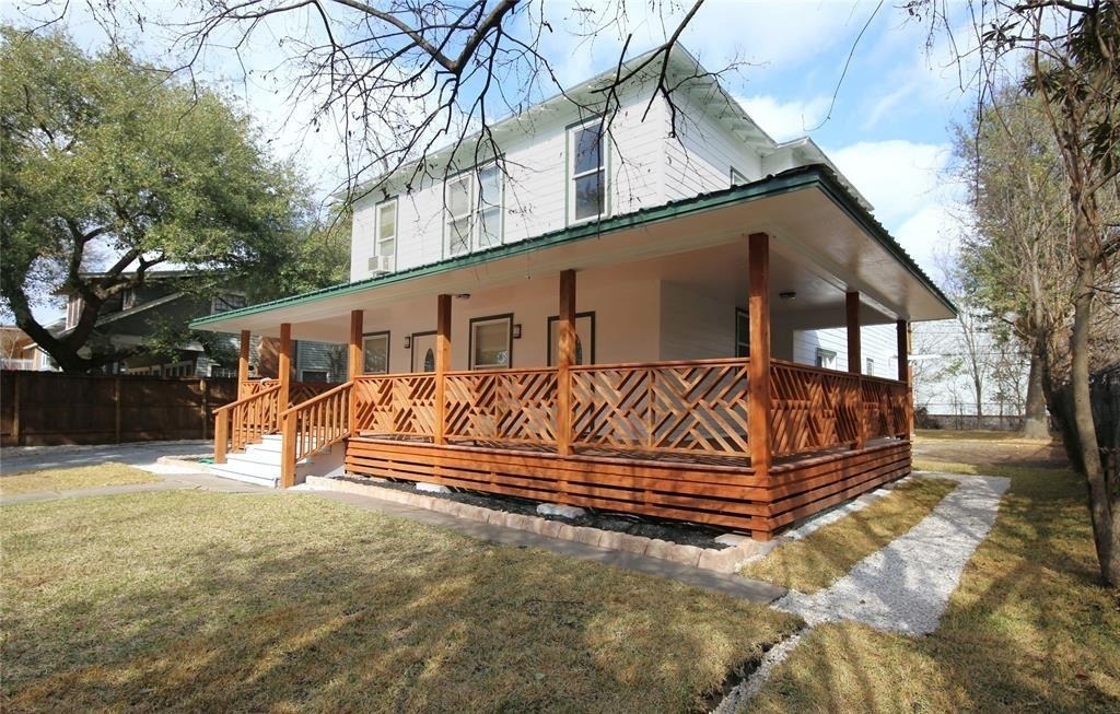 4445 Rusk - Photo 2