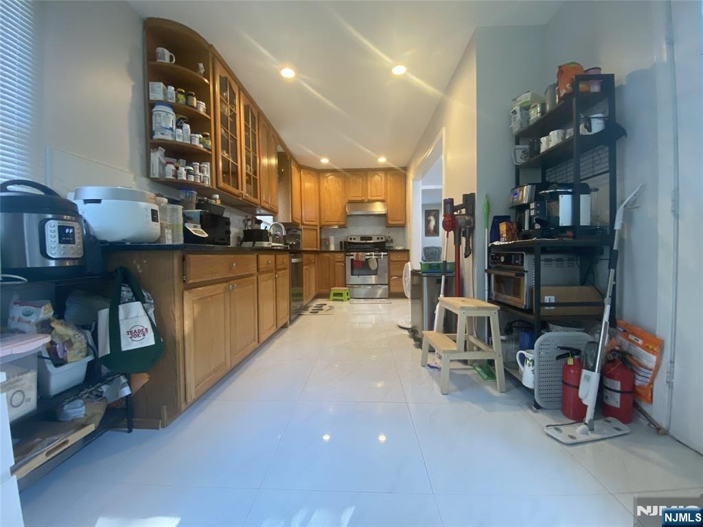 464 Hillcrest - Photo 4