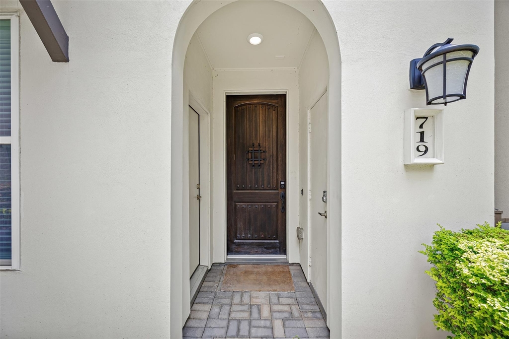 719 Leverkuhn Street - Photo 2
