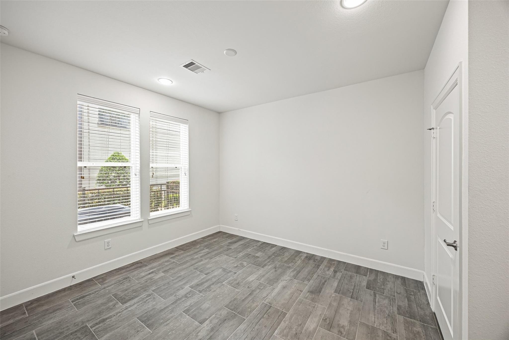 719 Leverkuhn Street - Photo 4