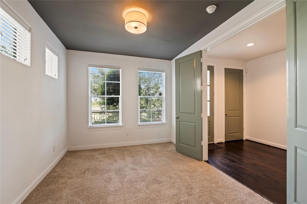 9674 Knight Road - Photo 9