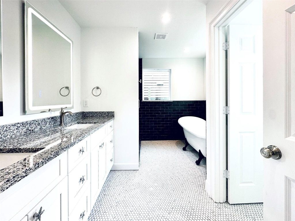 4808 Avenue S - Photo 10