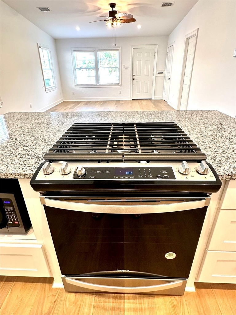 4808 Avenue S - Photo 8
