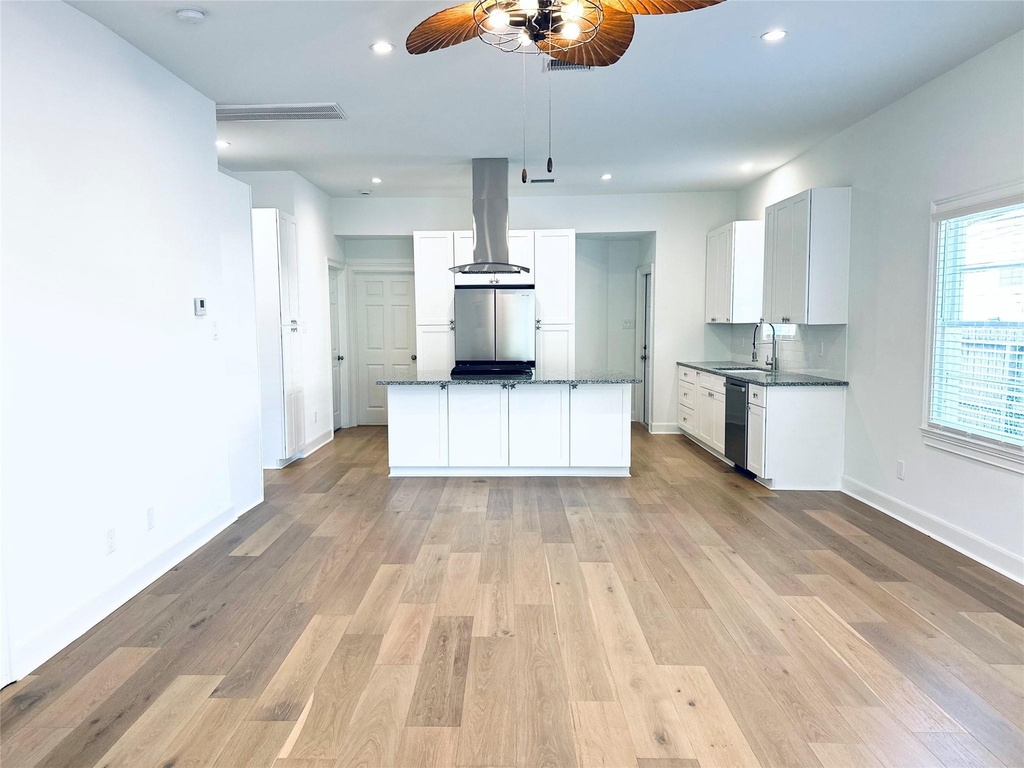4808 Avenue S - Photo 3