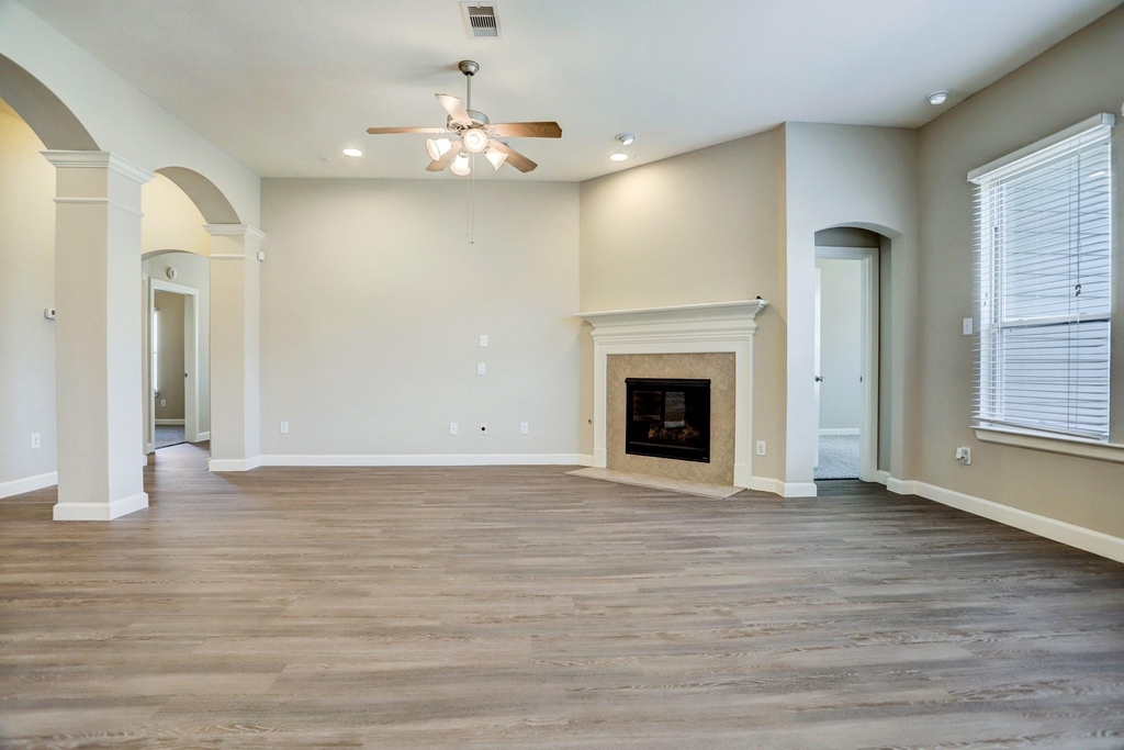 1926 Lansing Cove Drive - Photo 6