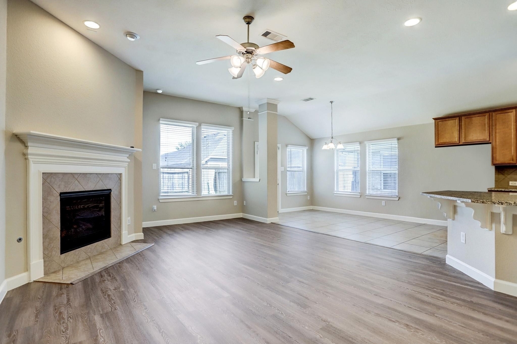 1926 Lansing Cove Drive - Photo 8