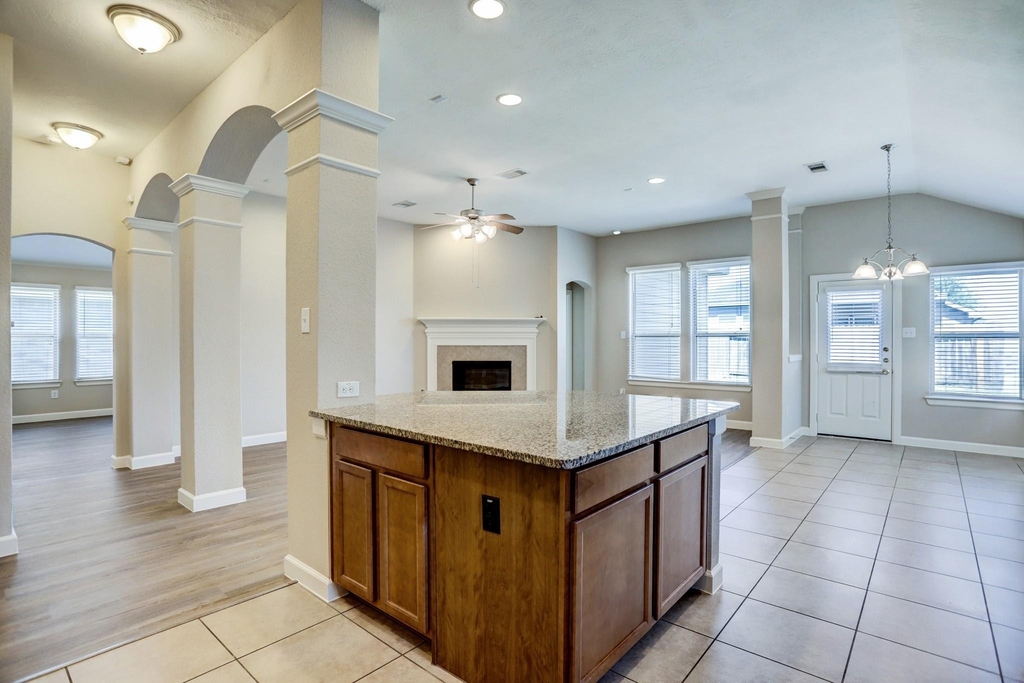 1926 Lansing Cove Drive - Photo 11