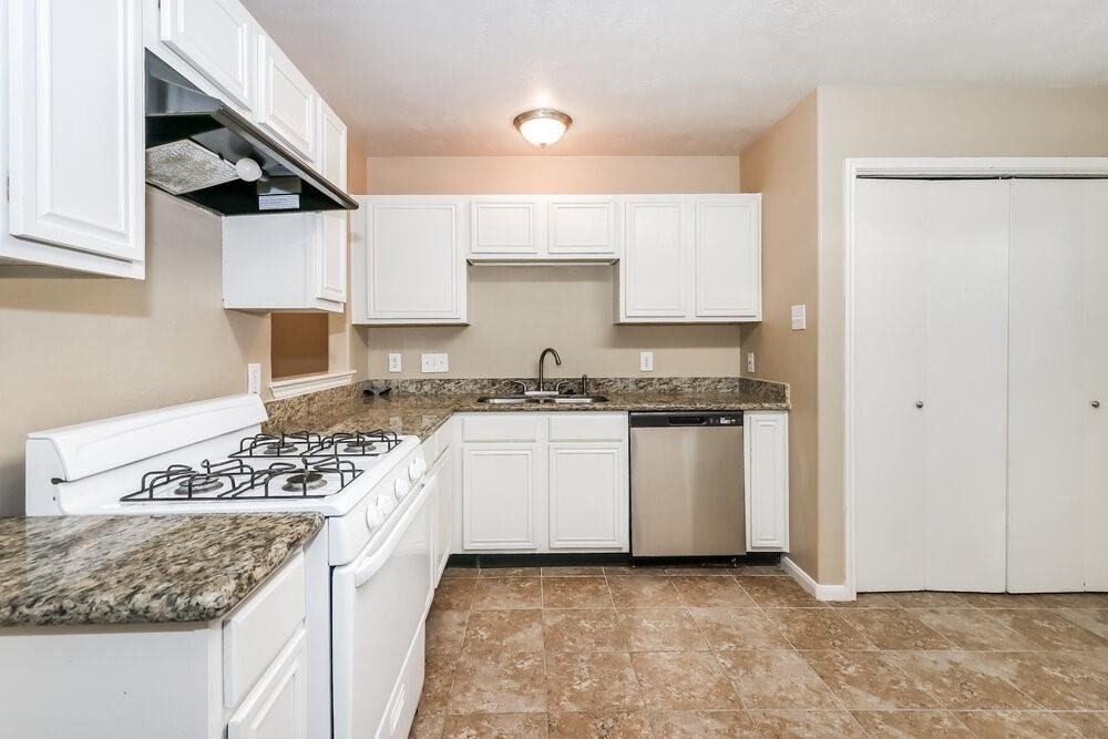 6807 Arrowchase Court - Photo 2