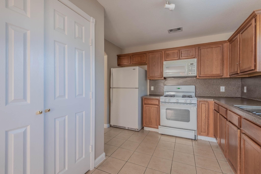 10203 Azalea Village - Photo 6