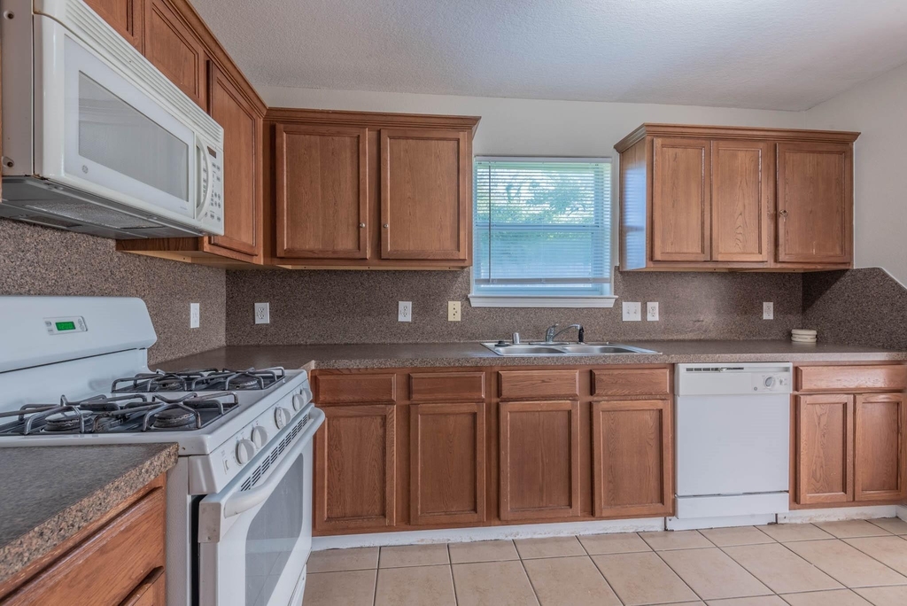 10203 Azalea Village - Photo 7