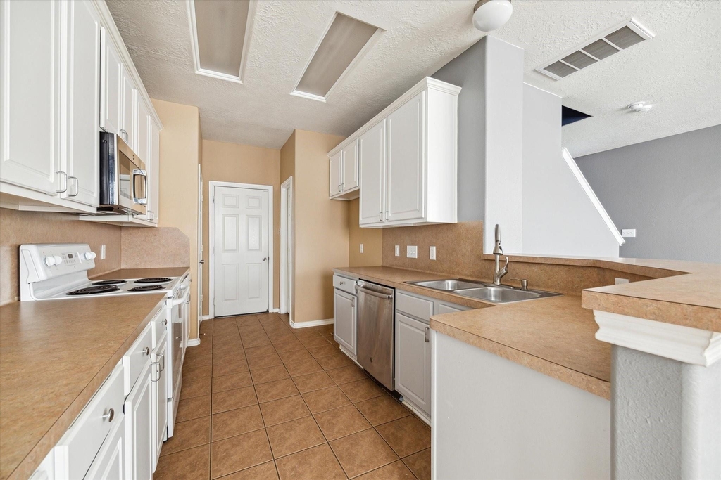 14307 Mirkwood Lane - Photo 6