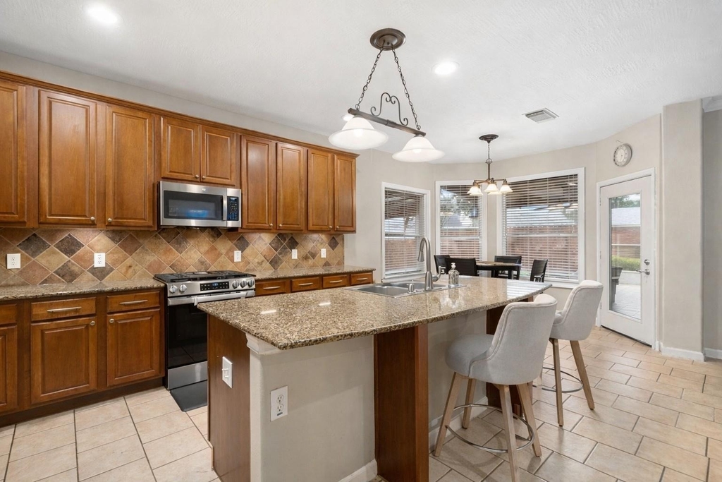 24647 Hampton Lakes Drive - Photo 9