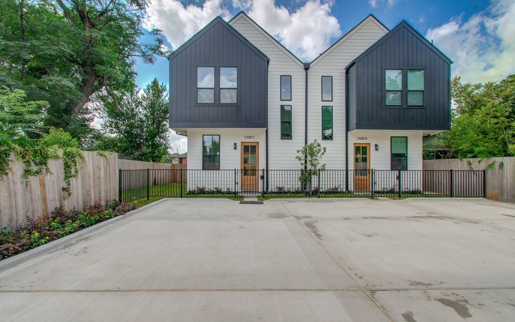 1308 Tarley Street - Photo 3