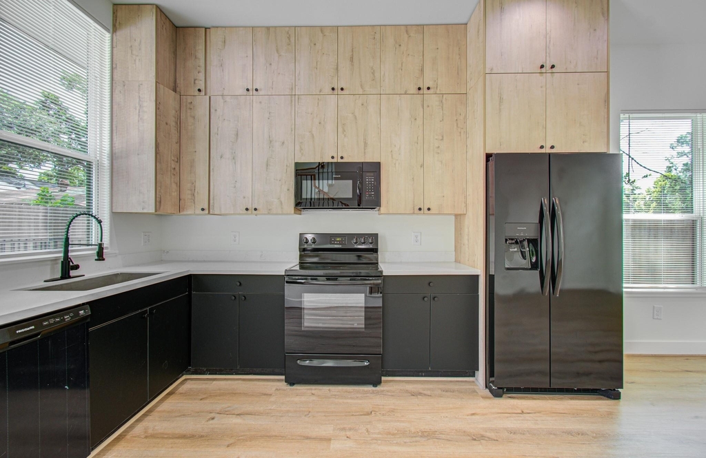 1308 Tarley Street - Photo 9