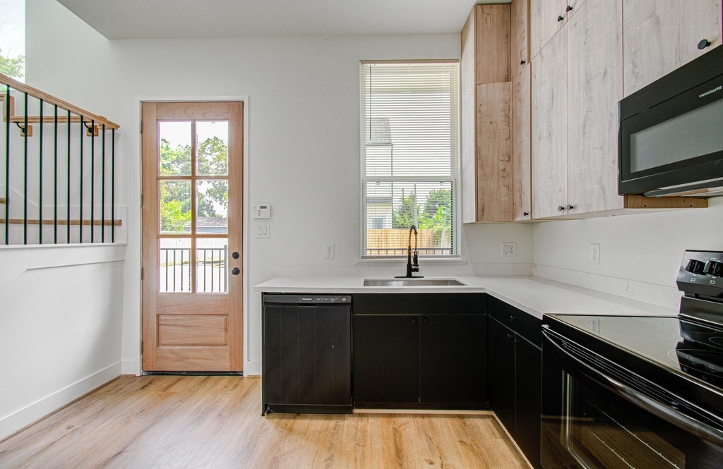 1308 Tarley Street - Photo 8