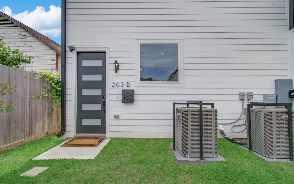 203 Danna Lane - Photo 0