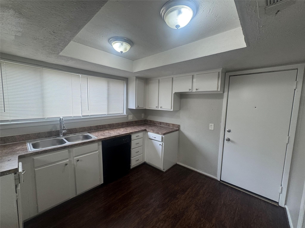 23139 Lestergate Drive - Photo 8