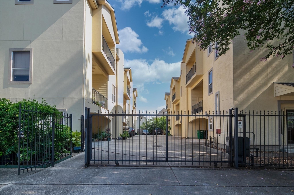 1331 W 21st Street - Photo 1