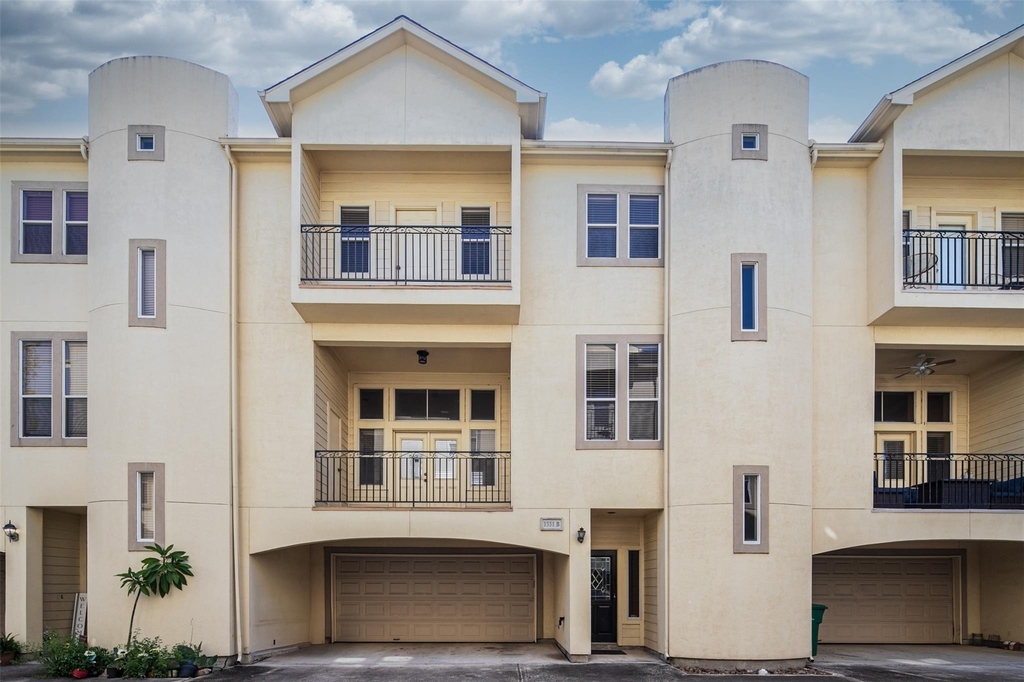 1331 W 21st Street - Photo 2