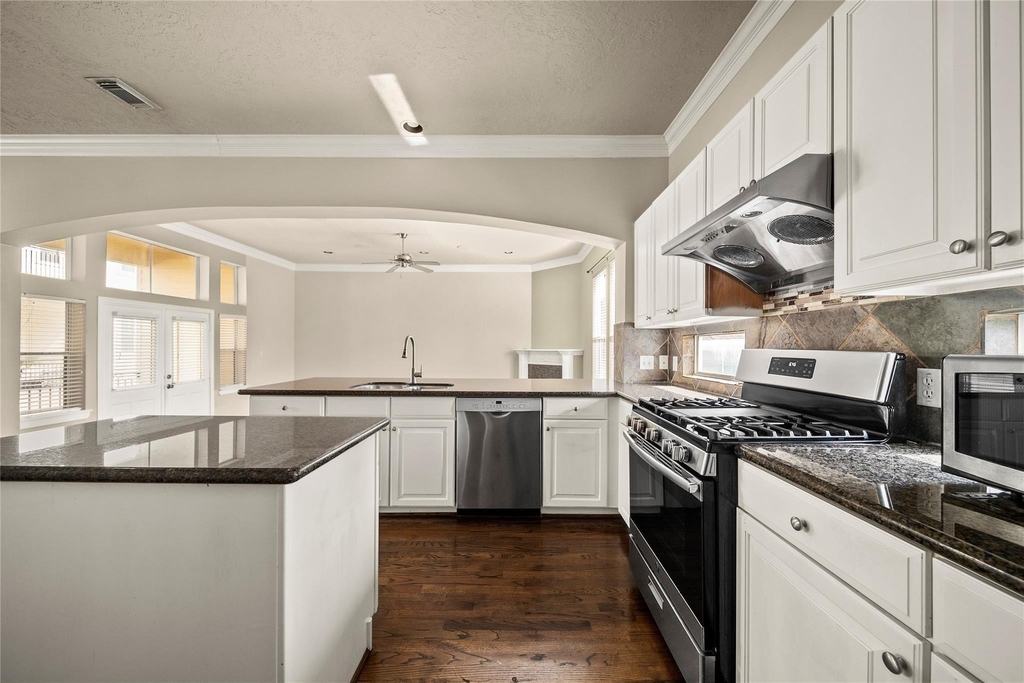 1331 W 21st Street - Photo 32