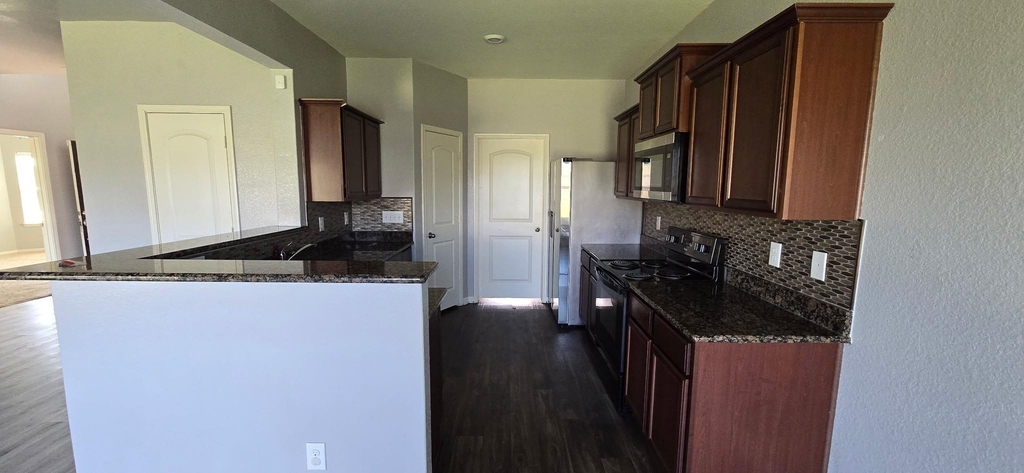 2318 Oyster Bay Avenue - Photo 3