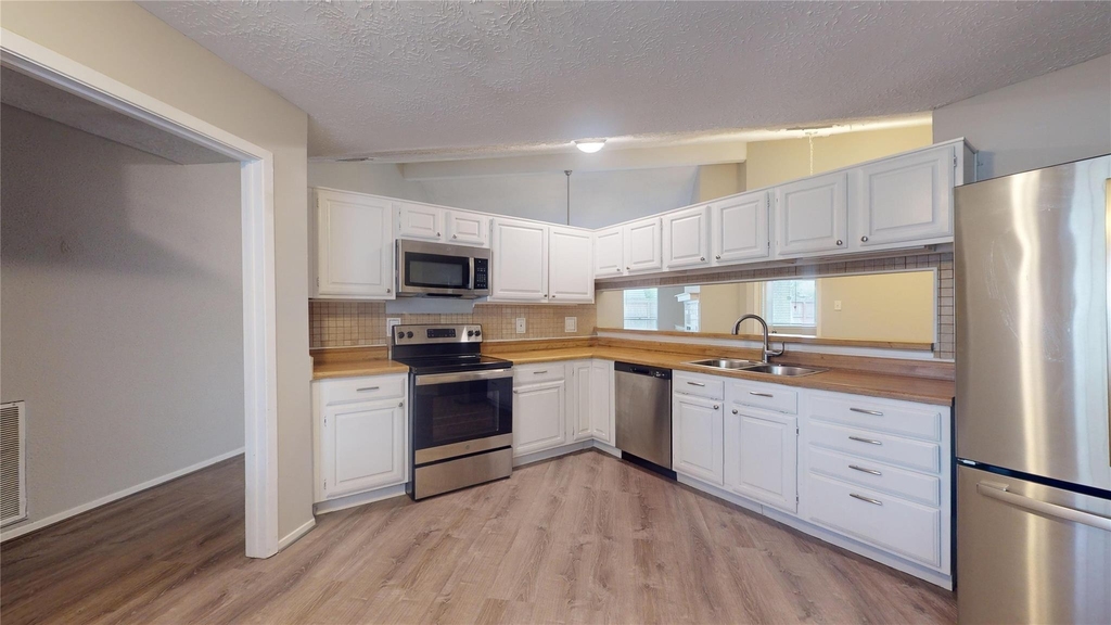 2331 Barrington Place - Photo 16