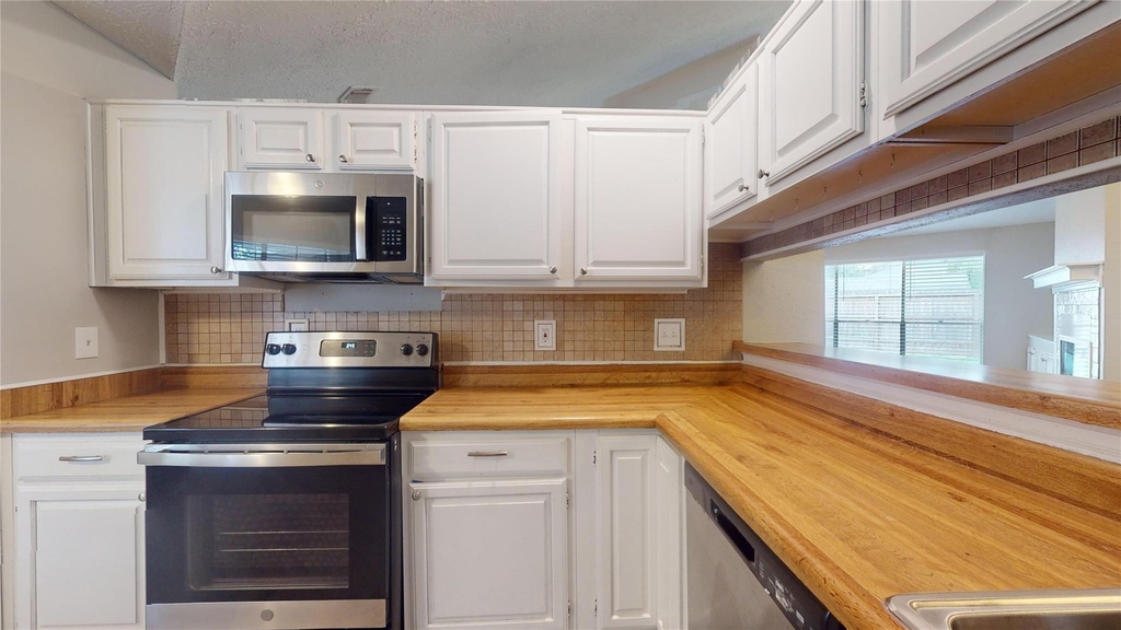 2331 Barrington Place - Photo 15