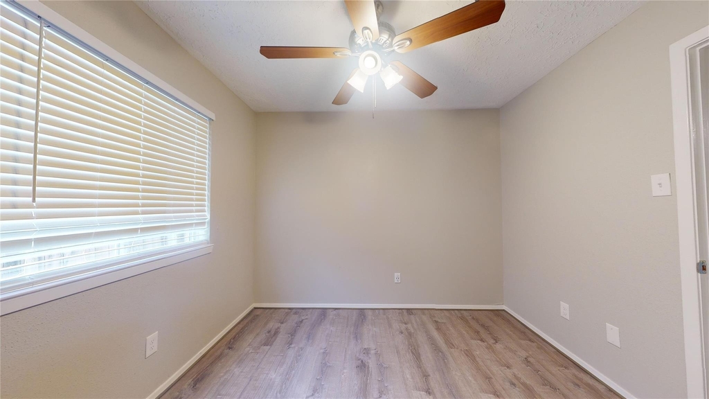 2331 Barrington Place - Photo 32