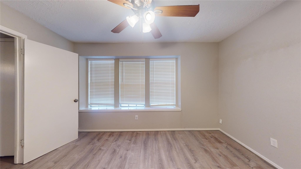 2331 Barrington Place - Photo 40