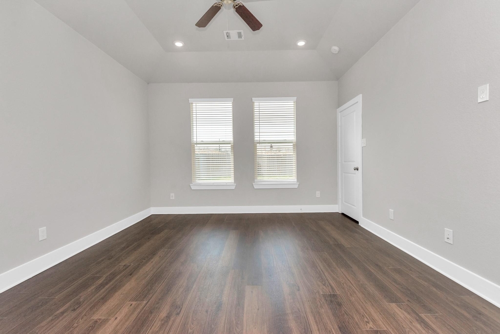 10502 Moon Valley Lane - Photo 7