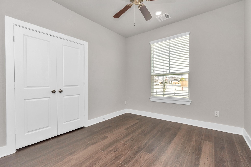 10502 Moon Valley Lane - Photo 11