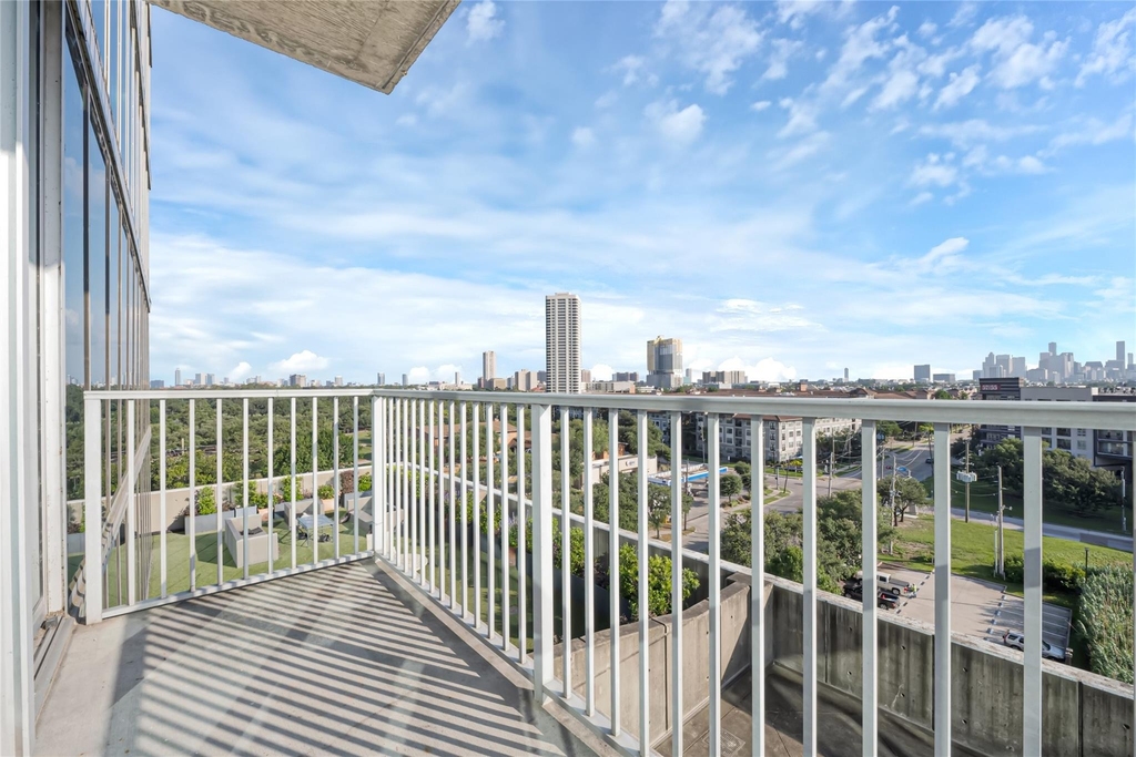 5925 Almeda Road - Photo 17