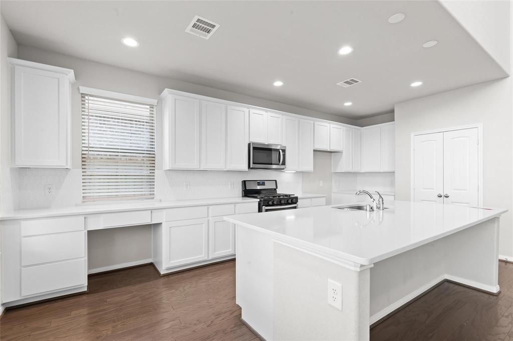 29650 Kynndal Shore Drive - Photo 10