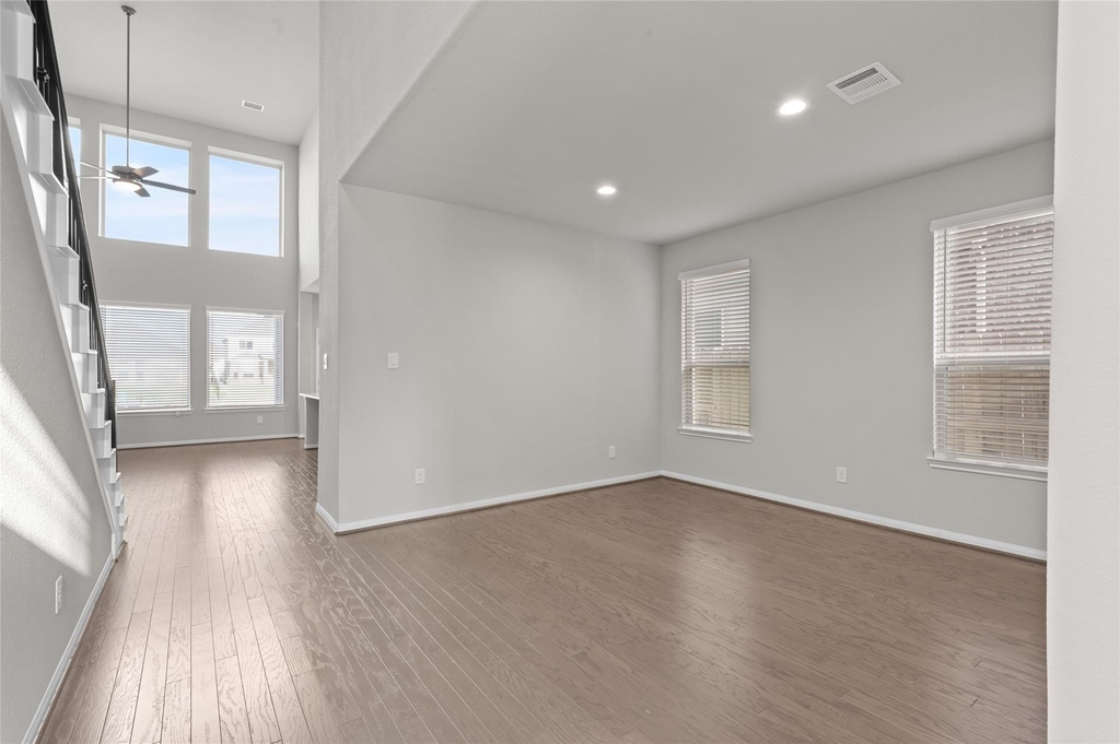 29650 Kynndal Shore Drive - Photo 2
