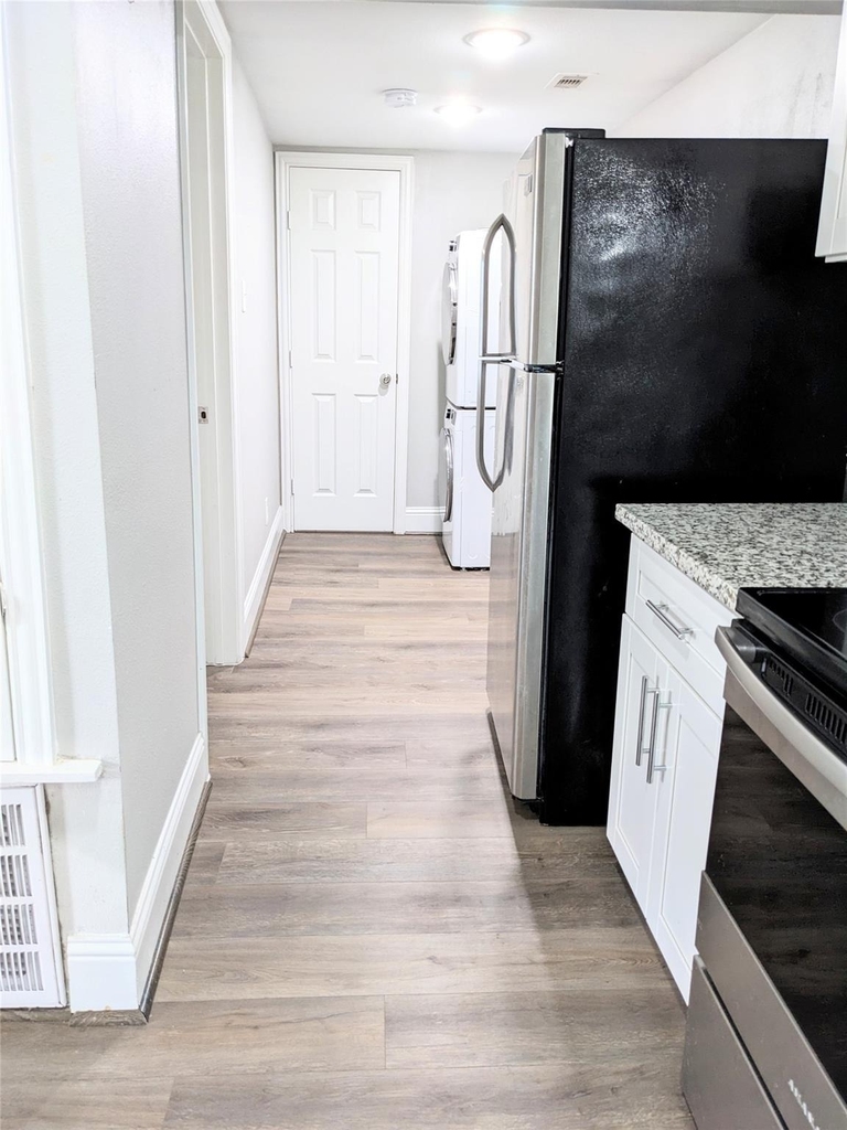 813 1/2 Alexander Street - Photo 4
