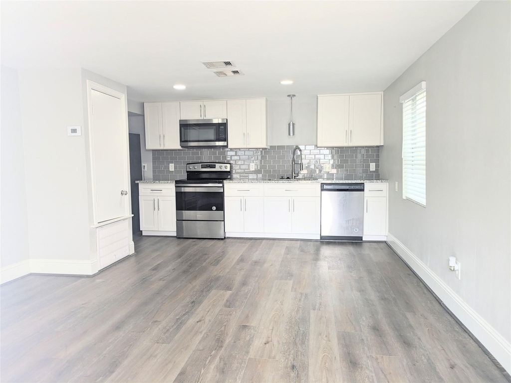 813 1/2 Alexander Street - Photo 2