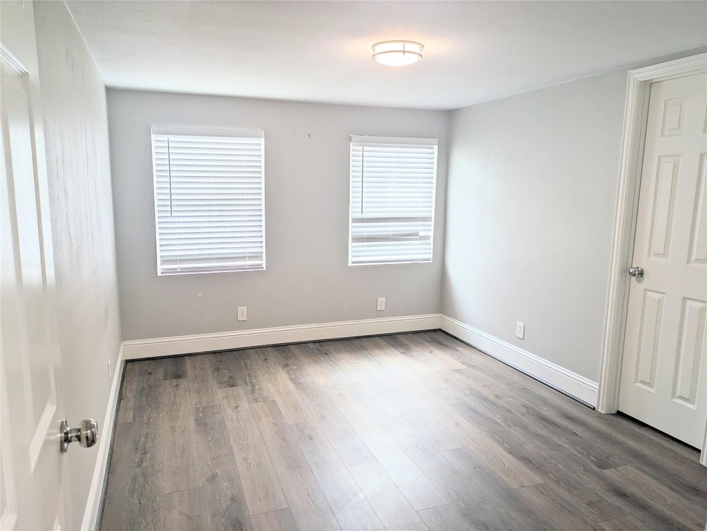 813 1/2 Alexander Street - Photo 5