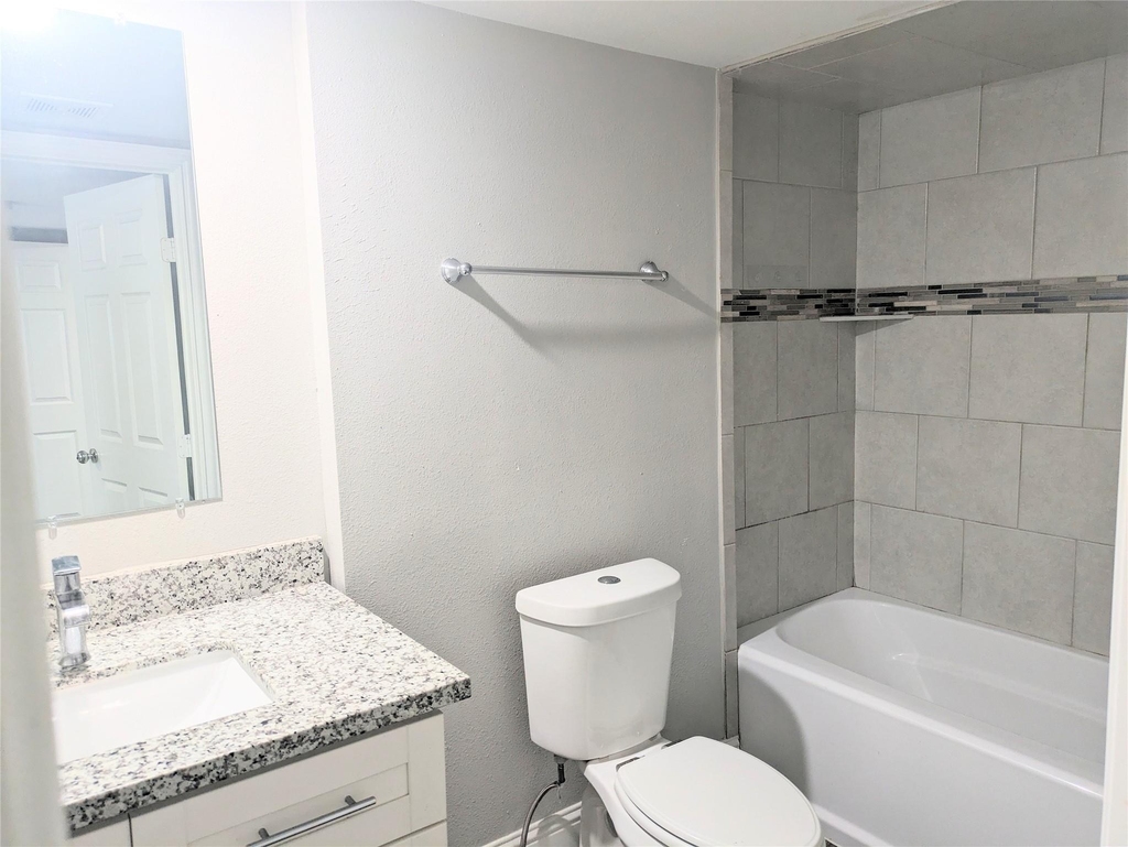 813 1/2 Alexander Street - Photo 6
