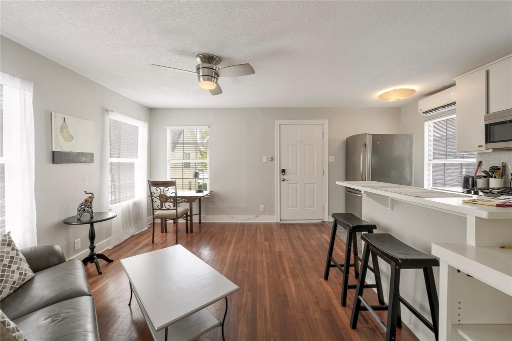 3310 Crawford Street - Photo 2