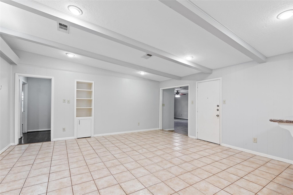 118 E Thornton Road - Photo 4