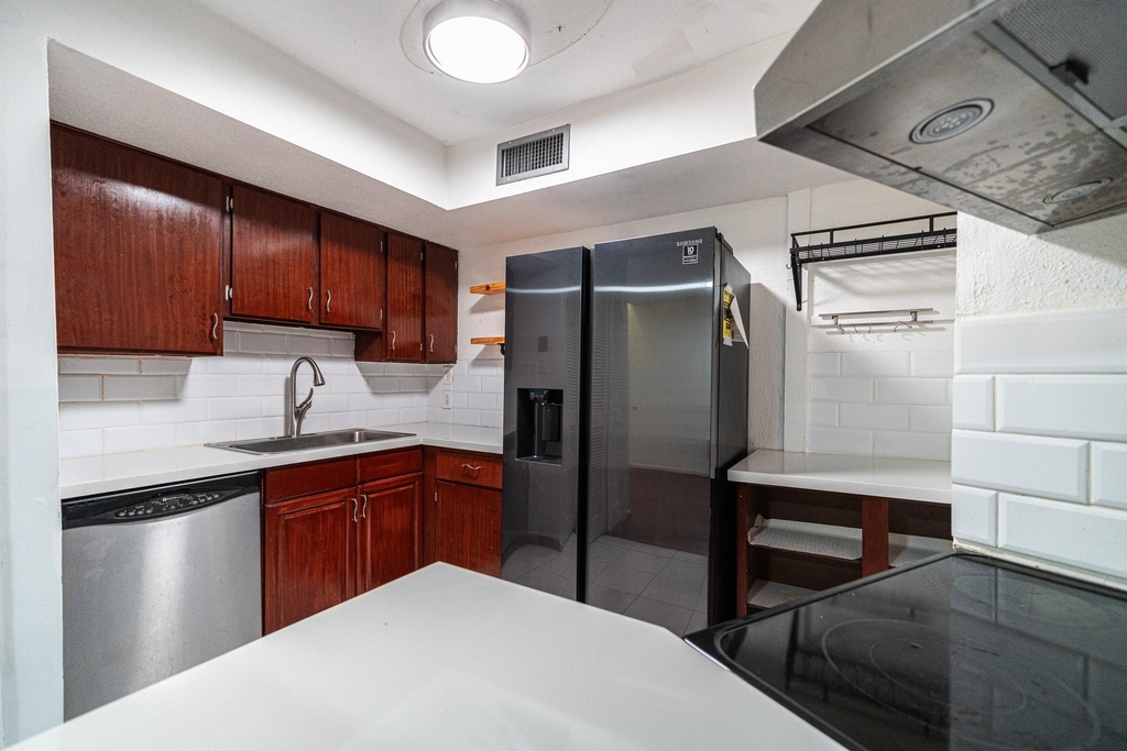10811 Richmond Avenue - Photo 7