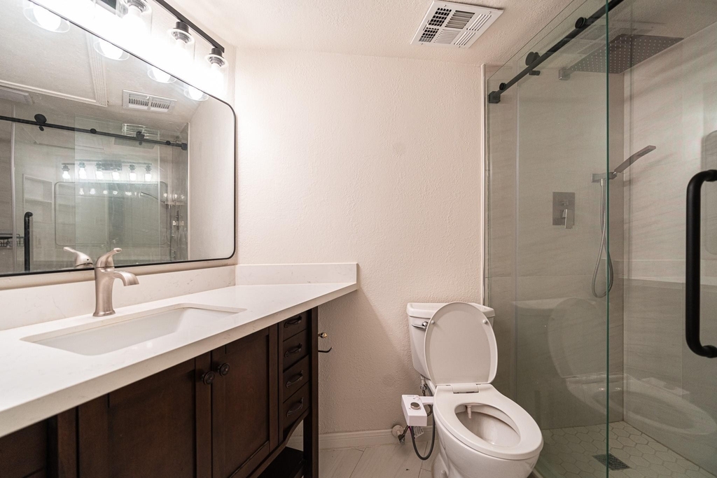 10811 Richmond Avenue - Photo 9
