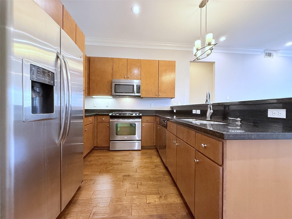 510 Lovett Boulevard - Photo 4
