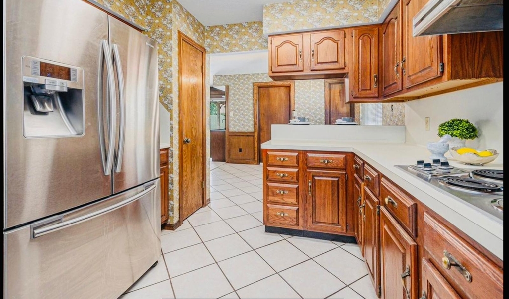 15014 Hollydale Drive - Photo 9