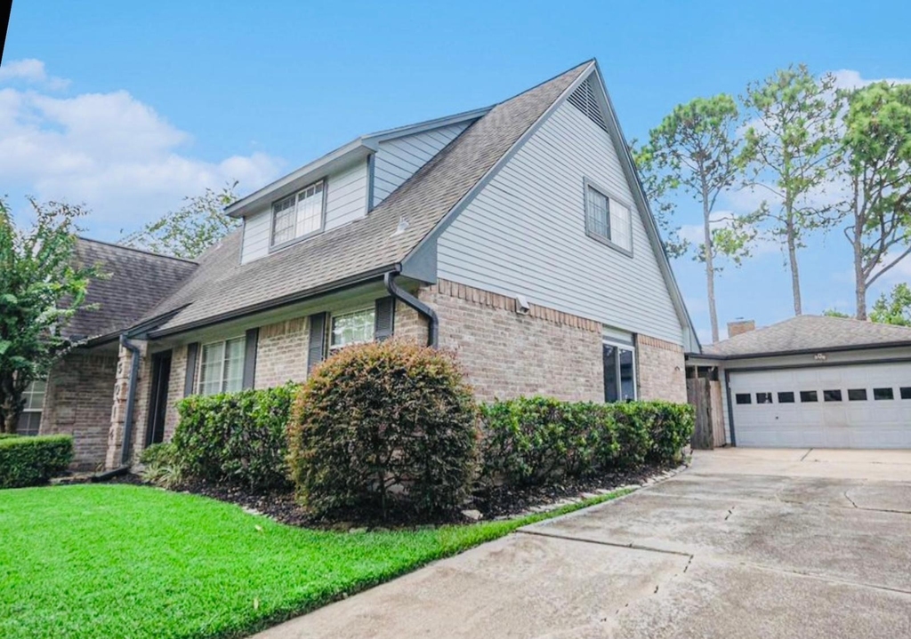 15014 Hollydale Drive - Photo 2