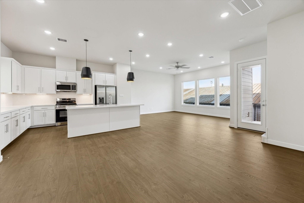 412 N Stiles Street - Photo 1