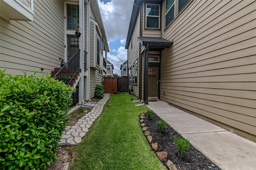 5543 Purple Meadow Lane - Photo 3